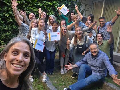 Festejando en familia un nuevo logro.