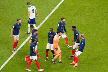 Festejaron los jugadores de Francia en el último cuarto de final de Qatar 2022; lo sufrió Harry Kane.