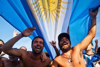 Festejo de los argentinos en Copacabana