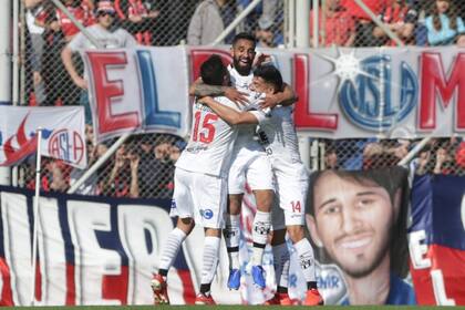El festejo del primer gol de Central Córdoba