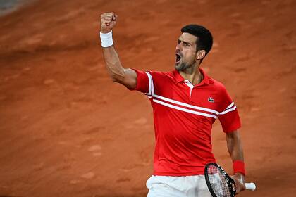 Festejo para Novak Djokovic; el número 1 del mundo debió exigirse durante cuatro sets ante Berrettini