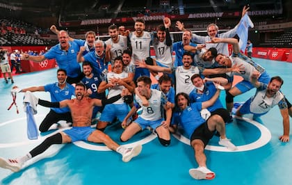 Festejos del seleccionado olímpico de Voley Argentino luego de la victoria frente a Brasil y la obtención de la medalla de Bronce.