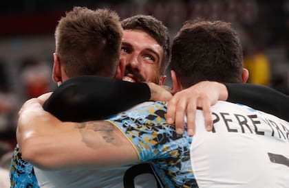 Festejos del seleccionado olímpico de Voley Argentino luego de la victoria frente a Brasil y la obtención de la medalla de Bronce.