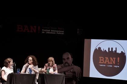 Tertulia femenina en el primer día del BAN