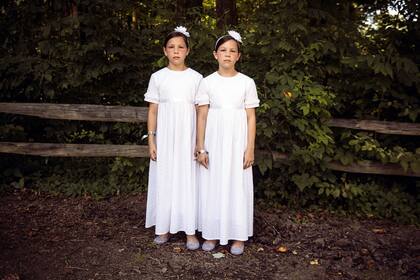 Hermanas gemelas pertenecientes a una comunidad Amish, se presentaron en el festival