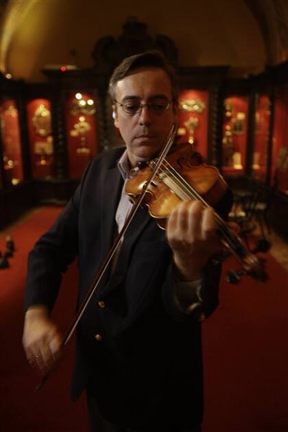 Pablo Saraví y el Guarnerius que fue encontrado en el Museo Fernández Blanco