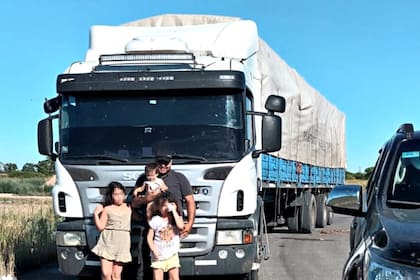 Ficarra alega tener una empresa de transporte de hojas de coca