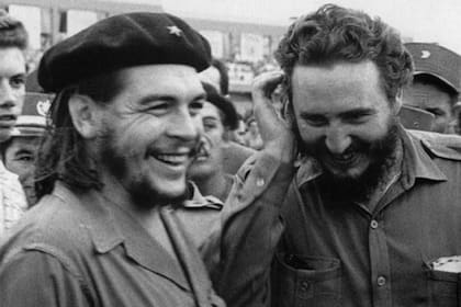 fidel-castro-y-el-che-durante-los-anos-de-la-G45FLYU4CFHRLJVGGYWBXBDY7Q