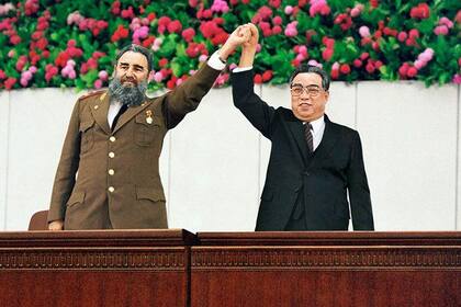 Fidel Castro y Kim Il-sung en Pyongyang en 1986.