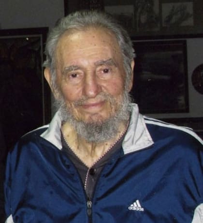 Fidel, en una de sus apariciones públicas, vestido con ropa Adidas