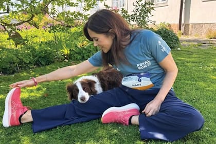 Fiel a la tradición que repite cada mayo, Mary compartió en sus redes una foto haciendo estiramiento y entrada en calor con sus perros