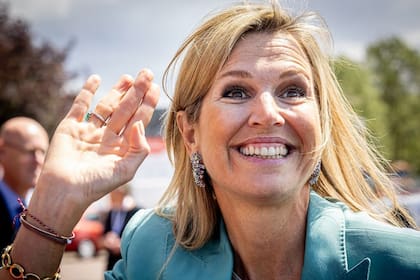 Fiel a su estilo, la reina agregó un par de joyas: pulseras, anillos y unos pendientes (Foto: Instagram @patrickvkatwijk)