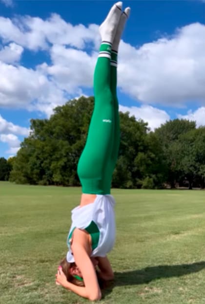 Field se mostró haciendo yoga en el campo