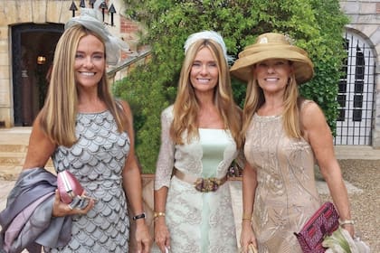 Fieles al protocolo, las Trillizas de Oro lucieron originales sombreros y fascinators