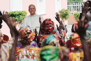 El papa León XIV criticó en Angola a los “autoritarios que explotan y estafan a sus pueblos”