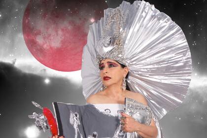 Astrid Hadad, figura rutilante de la escena mexicana, en el Festival Internacional de Cabaret