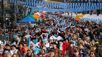 Fiesta al aire libre en la Avenida de Mayo
