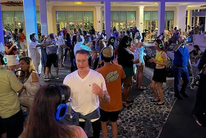 Fiesta con auriculares