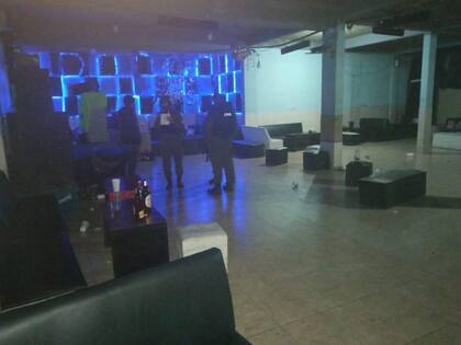 Fiesta de cumpleaños clandestina en el Barrio Padre Ricciardelli, en el Bajo Flores