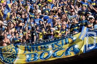 Messi en ojotas y una rareza: 15 mil hinchas de Boca vibraron en el Camp Nou