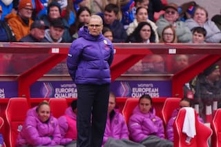 FIFA crea una norma que exige entrenadoras en torneos femeninos