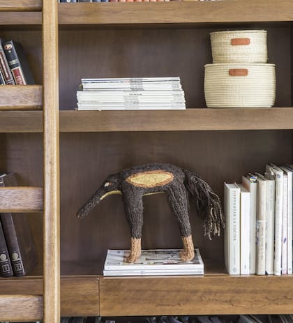 Figura de oso hormiguero de lana realizado por mujeres Qomle'ec.