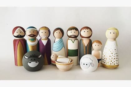 Figuras del pesebre de madera pintadas