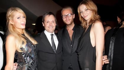 Figuras locales y extranjeras, como Paris Hilton, fueron parte de su entorno laboral