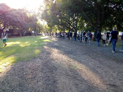 Fila de espectadores para ver a Del Potro