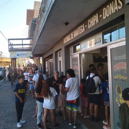 Fila del topo después del triunfo de la Selección Argentina en el campeonato mundial