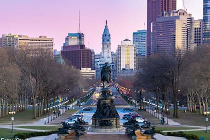 Filadelfia enfrenta una crisis de vivienda asequible, exacerbada por alquileres y tasas hipotecarias históricamente altas (Tripadvisor)