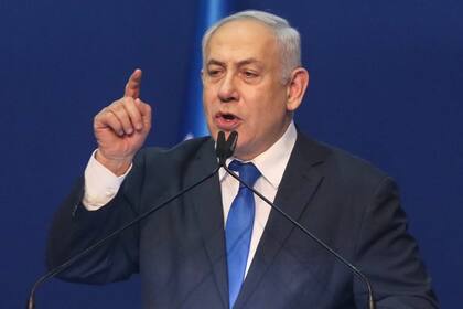 File - 3 marzo 2020, Israele, Tel Aviv: Il primo ministro israeliano e presidente del partito Likud, Benjamin Netanyahu, tiene un discorso.  Fotografia: Ilya Yefimovich/DPA