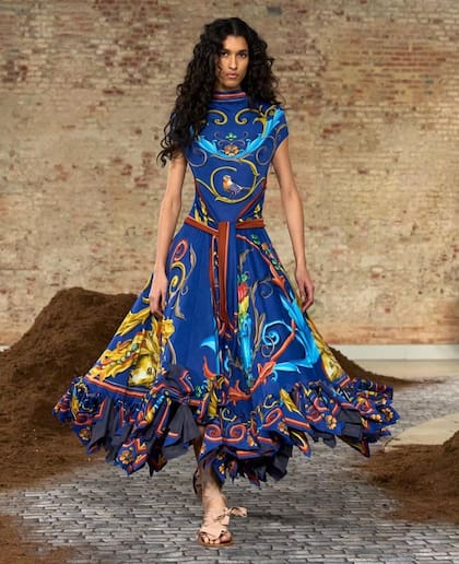 Fileteado en el desfile Moschino FW 2026