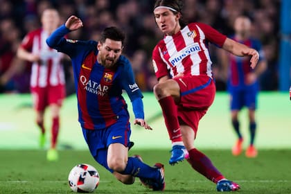Filipe Luis reconoce que le pegó siempre a Lionel Messi: también que lo admira mucho