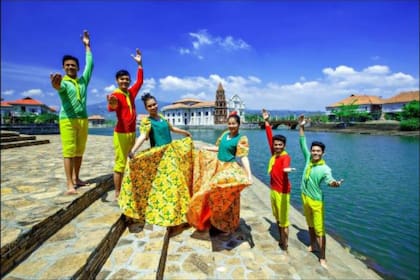 Filipinas se convirtió en un país de muchas tradiciones con festividades que incluyen bailes y música