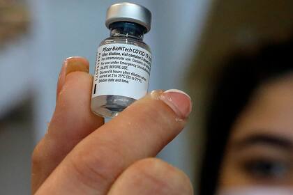 Filipinas solicitó a Alemania y Gran Bretaña cientos de miles de dosis de la vacuna contra el coronavirus a cambio del despliegue de enfermeras filipinas en sus países