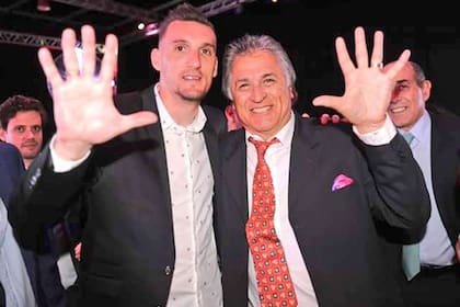 Fillol junto con el arquero Armani, en una imagen del año pasado