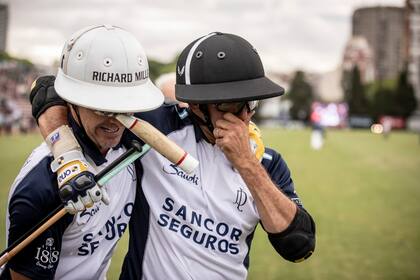 Un mediocampo de lujo: técnica, inteligencia y garra entre Pablo Mac Donough y David Stirling.