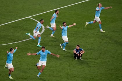 Final: los jugadores de Manchester City salen disparados a celebrar el título