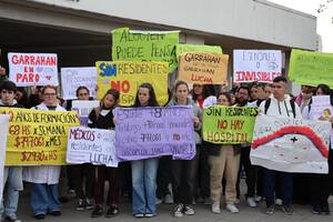 Finalizó la asamblea en el Hospital Garrahan y hablaron los residentes en la puerta del establecimiento