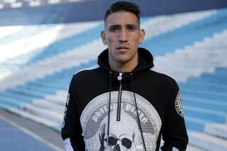 Viajaba en su Mercedes Benz, quiso escapar de un control policial y dio positivo por cocaína