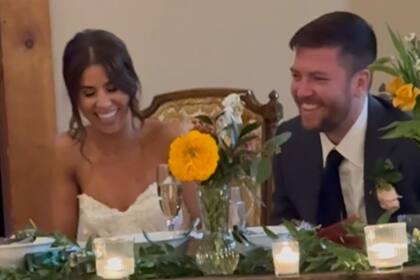 Finalmente, el novio se divirtió junto a su prometida con la sorpresa que le llevó su hermana. (TikTok HopeCareWisbrave)