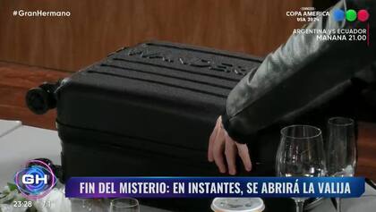 Finalmente se supo qué tenía la valija (Foto: captura TV)