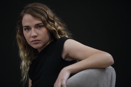 Fini Bocchino es una de las protagonistas de Lejos de Moscú, una versión de Liliana Escliar de Las tres hermanas