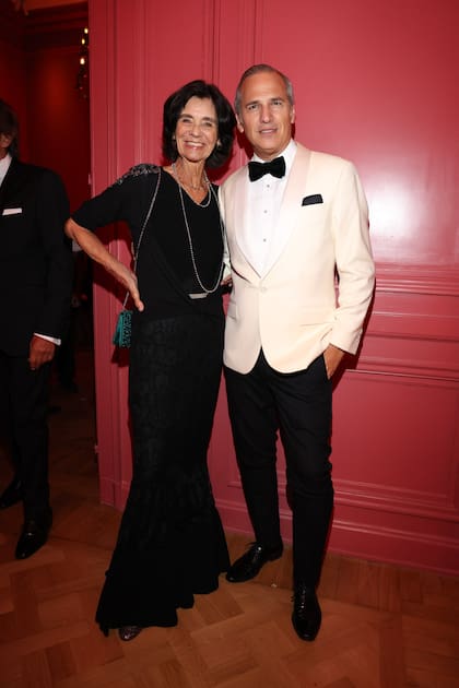 Fini Travers de Braun felicitó a Javier por su gran celebración.