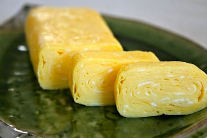 Finitas planchas de huevo encimadas.