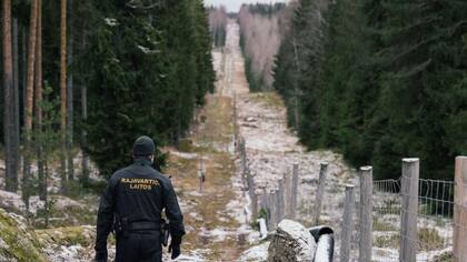 Finlandia comparte una larga frontera con Rusia.