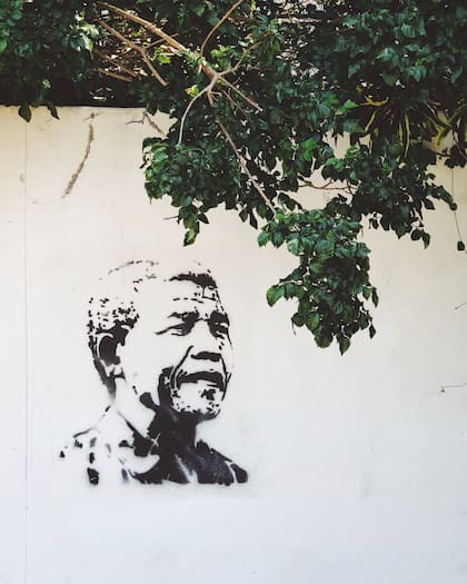 Fiona Broome creó este término para describir su recuerdo falso de que el expresidente sudafricano Nelson Mandela (1918-2013) murió en prisión en la década de 1980.