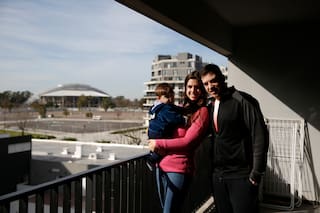 Llegan las primeras familias a los departamentos de la Villa Olímpica