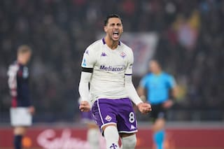 Fiorentina rinde homenaje al fallecido dueño Rocco Commisso con emotiva victoria 2-1 ante Bologna